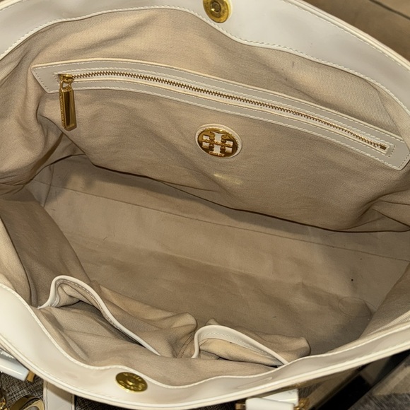 Tory Burch Bag Canvas and Patent Leather Trimmed Beach Tote - Picture 12 of 17
